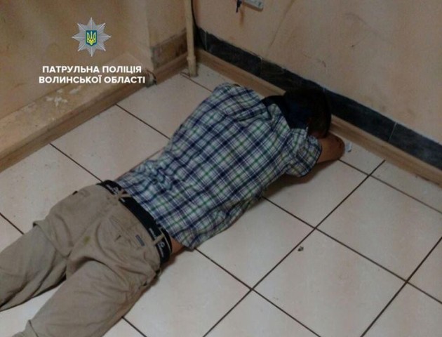 Рознесли магазин та копали медика: у Ковелі п'ятеро молодиків влаштували погром