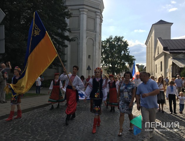 Із музикою та запальними танцями у Луцьку розпочався фестиваль «Поліське літо». ВІДЕО