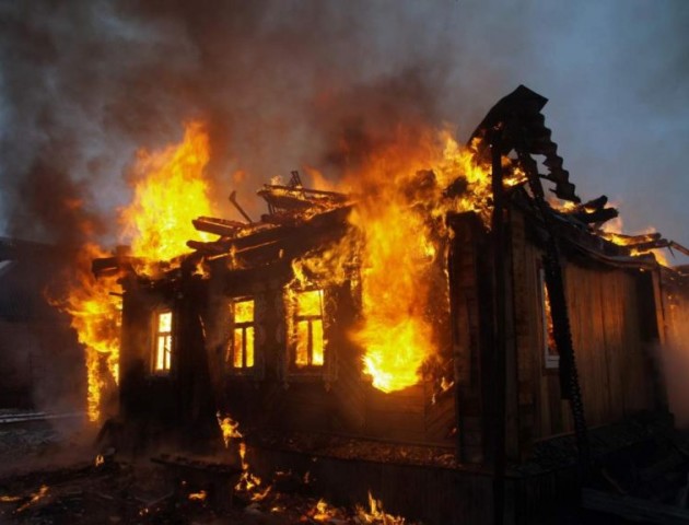 У Нововолинську горів дерев'яний будинок