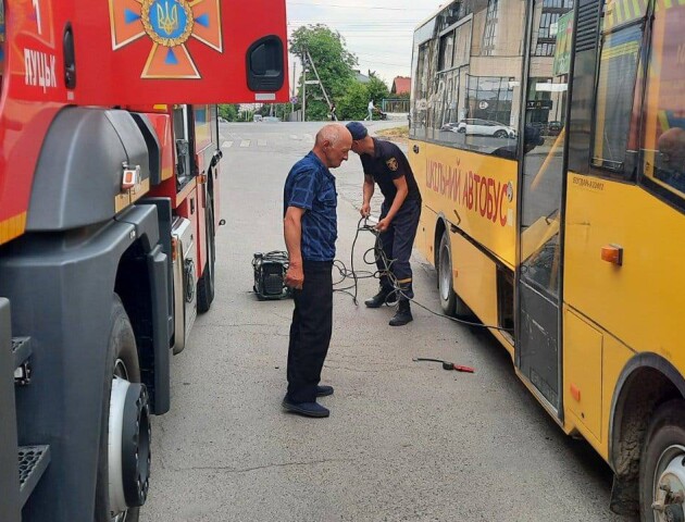 У Луцьку в шкільного автобуса, який перевозив 30 дітей, вийшли з ладу гальма. ФОТО