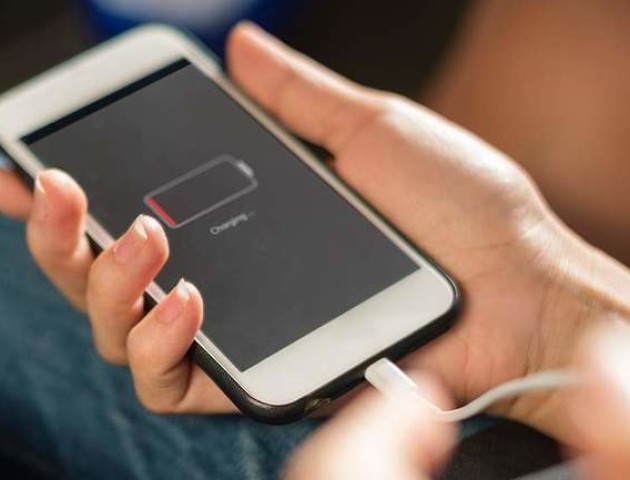 Більшість користувачів неправильно заряджають смартфони