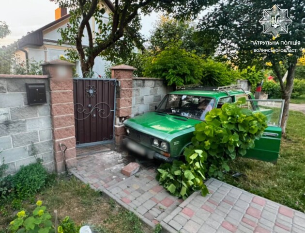 У Луцьку водій під наркотиками влетів у паркан