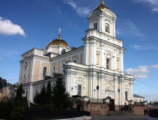 Священник і паламар, які відспівували лікаря з коронавірусом, здали аналізи на COVID-19