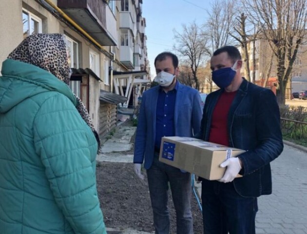 Карантин і благодійність: «Європейська Солідарність» на Волині роздає нужденним продукти і ліки