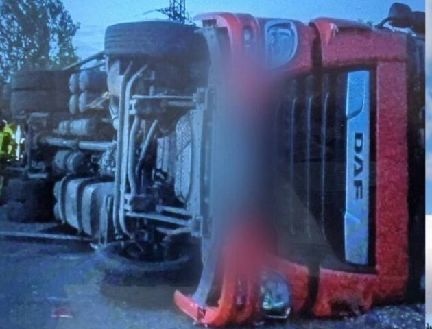 На Волині перекинулась вантажівка. Обмежували рух транспорту
