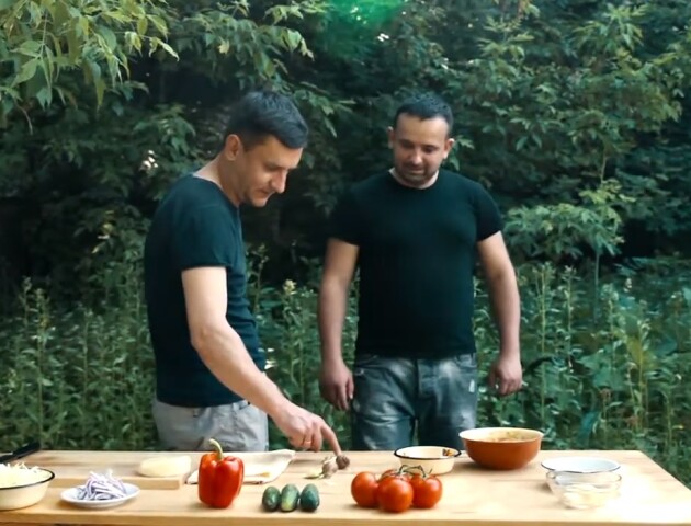 Лучани знімають фуд-блог «для американців»: самі готують, самі їдять