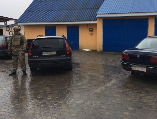 Офіційно: через «Ягодин» незаконно ввезли більше 130 авто на «бляхах»