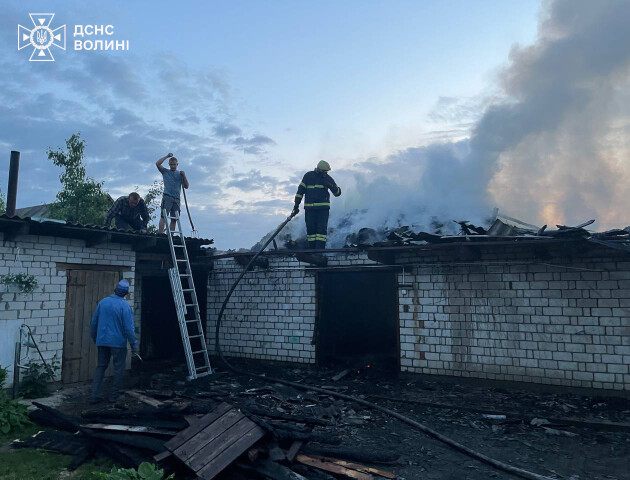 На Волині горіла господарська будівля. ФОТО