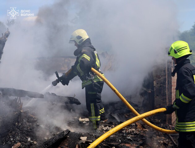 Переполох у селі на Волині: вогонь знищив майно чоловіка