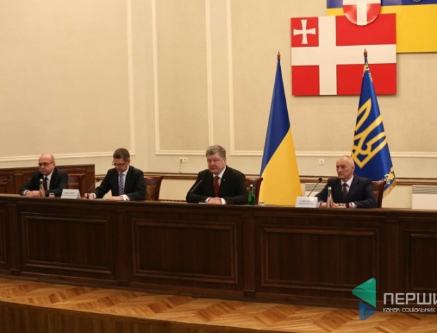Порошенку слід менше боятися людей, - Олена Твердохліб