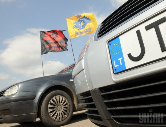 Набувають чинності нові правила ввезення авто на єврономерах: що потрібно знати