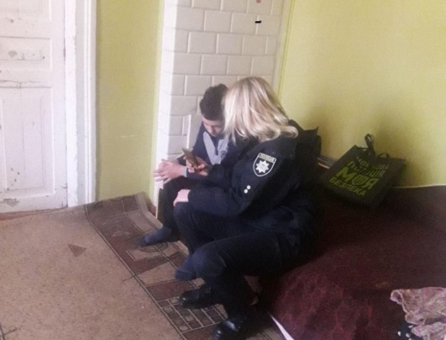 Луцькі патрульні допомогли родині з двома неповнолітніми. ФОТО