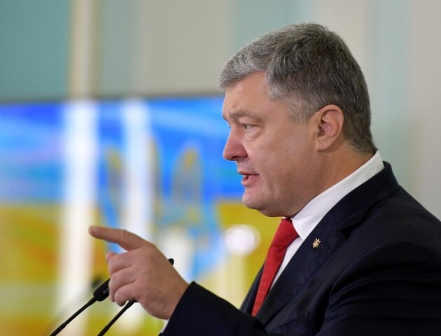 «Якщо поїдеш на зустріч з Путіним, залишиться тільки стати на коліна, – Порошенко Зеленському