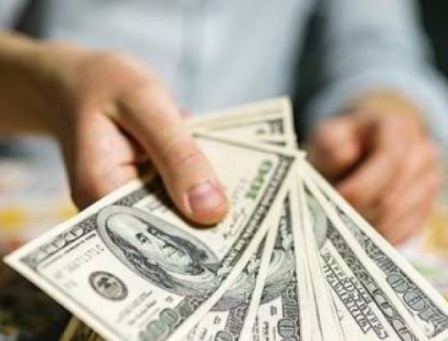 Курс валют на 10 грудня: долар падає, а євро продовжує триматися