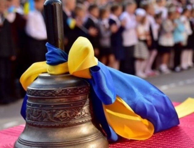 Перший дзвоник у соцмережах: волиняни засипали Фейсбук світлинами своїх школярів