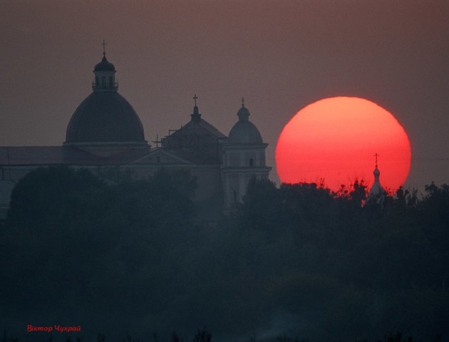 Неймовірне осіннє сонце над Луцьком. ФОТО