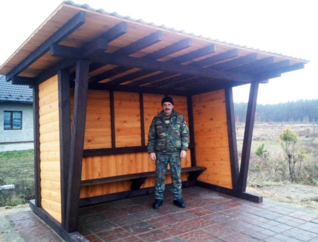 У волинському селі  лісівники облаштували нову зупинку. ФОТО