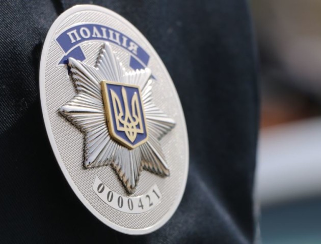 У Луцьку поліція затримала молодиків з металевими трубами