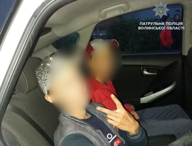 У Луцьку діти на авто втікали від патрульних та протаранили паркан. ФОТО