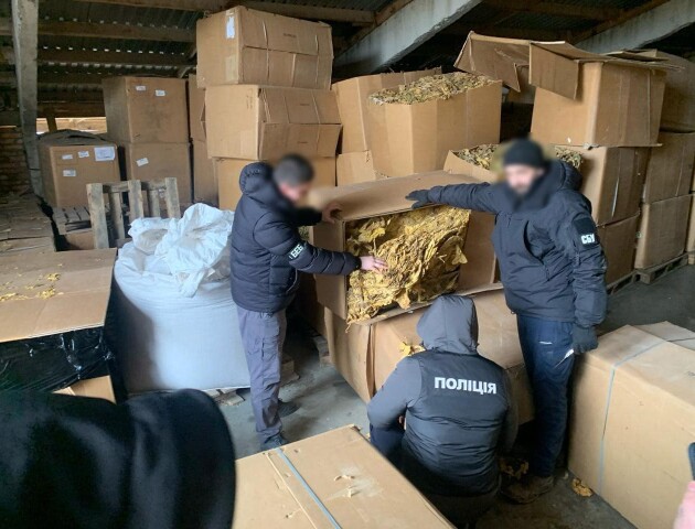 На Волині поліцейські викрили підпільне виробництво тютюну