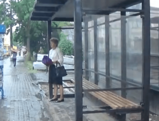 Повідомили, де у Луцьку небезпечна зупинка
