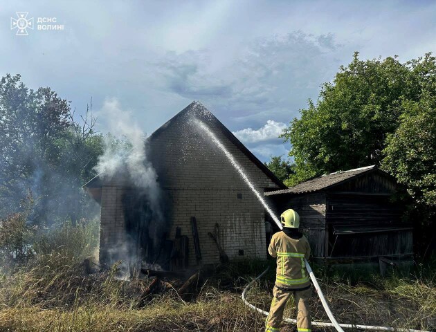 Дід ледь не спалив власний хлів у селі на Волині