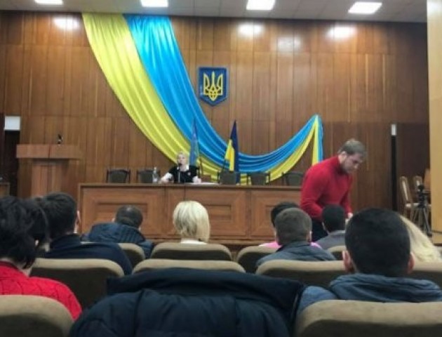 Скандал у міськраді під Києвом: сесію відкрили гімном Росії