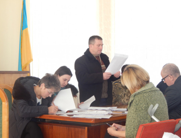 Горохівські депутати пояснили, чому не проголосували за підняття червоно-чорного прапора