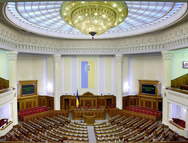 Тільки один з десяти українців задоволений роботою уряду і парламенту. Опитування