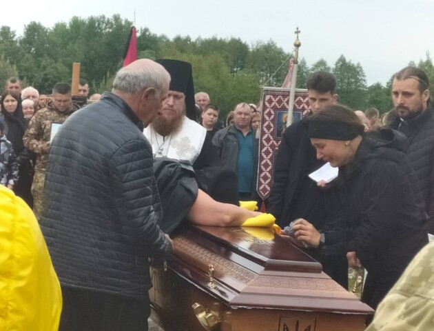 На Волині попрощалися з молодим Героєм