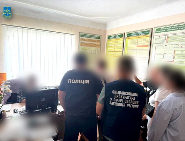 Погоріла на 600 доларів хабаря: працівниці ТЦК на Волині оголосили підозру