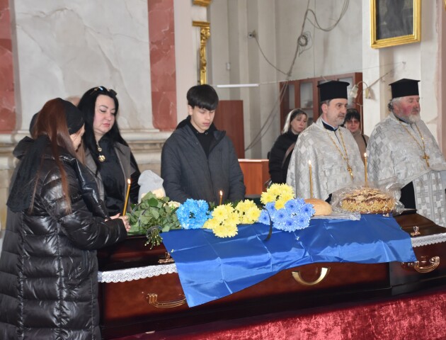 Луцьк попрощався із загиблим на війні Героєм