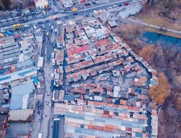 Луцькі муніципали попередили, що демонтаж контейнерів на Старому ринку відбудеться 12 лютого