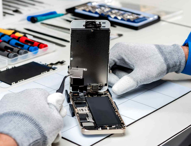 Apple звинуватили у монополії на ремонт телефонів