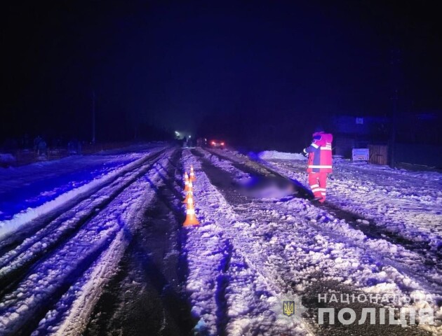 На Волині автомобіль на смерть збив чоловіка