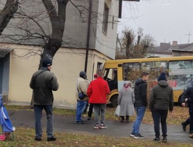 У Луцьку маршрутка врізалася в будинок