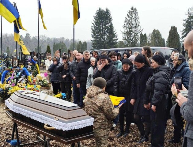 Донечки втратили тата. На Волині поховали Героя