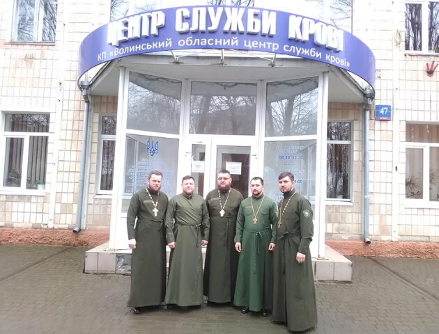 Волинські священники здали кров для онкохворих дітей