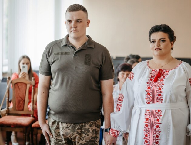 На Волині одружився військовий зі своєю коханою