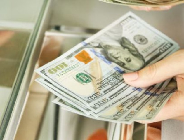 Курс валют на 23 жовтня: долар і євро дешевшають