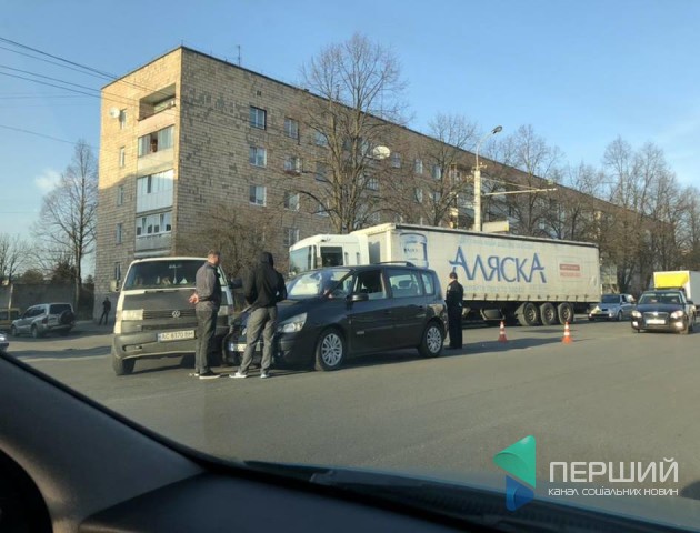 У Луцьку неподалік «Лучеська» зіткнулися два авто. ФОТО