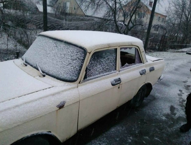У Луцьку пограбували автомобіль, вибивши у нього бічне скло