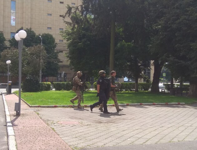 «Він до мене подзвонив, каже нас захопили», - дружина заручника луцького терориста