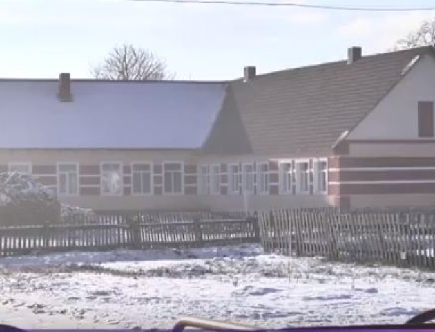 У селі на Волині просять відремонтувати стару школу. ВІДЕО