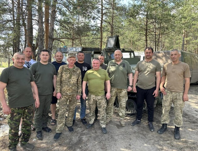 Ратнівчани купили бійцям Волинської бригади тероборони два авто. ФОТО