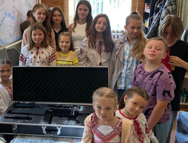 Військові з передової надіслали волинським дітям відео, в якому подякували за антидронову рушницю