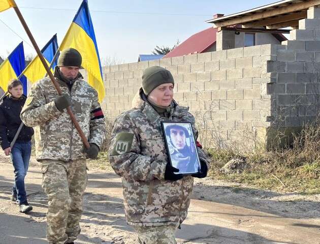 Ніби відчував, що це його останній приїзд: на Волині попрощалися з загиблим Богданом Савенком
