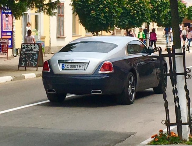 Дорогезну автівку пенсіонерки з Луцька помітили у Монако. ФОТО