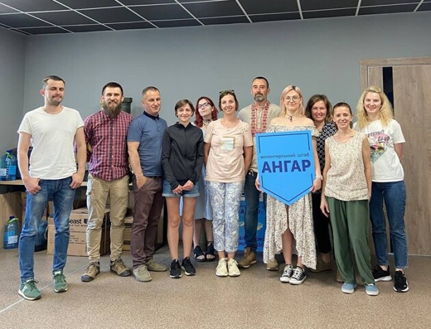 Поляк приїхав до Луцька, аби передати своє авто і допомогу для ЗСУ. ФОТО