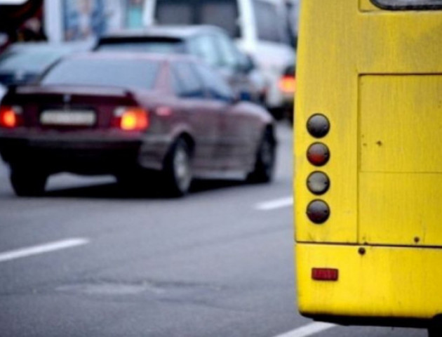 У одній з луцьких маршруток водій виганяв дітей та не хотів віддавати решту
